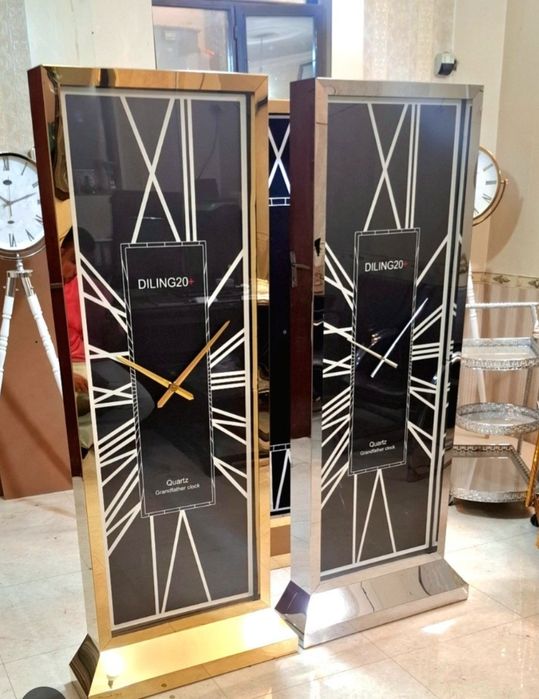 Напольные часы, известные также как часы с боем, традиционно символизи