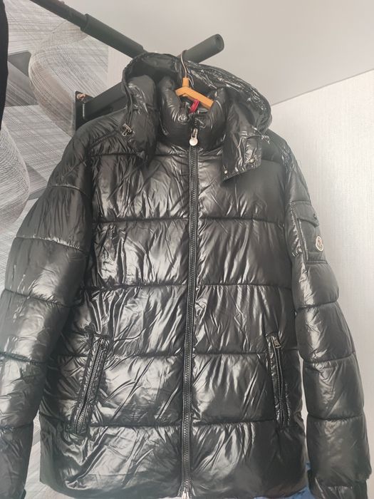 Продам зимний лёгкий пуховик мужской MONCLER