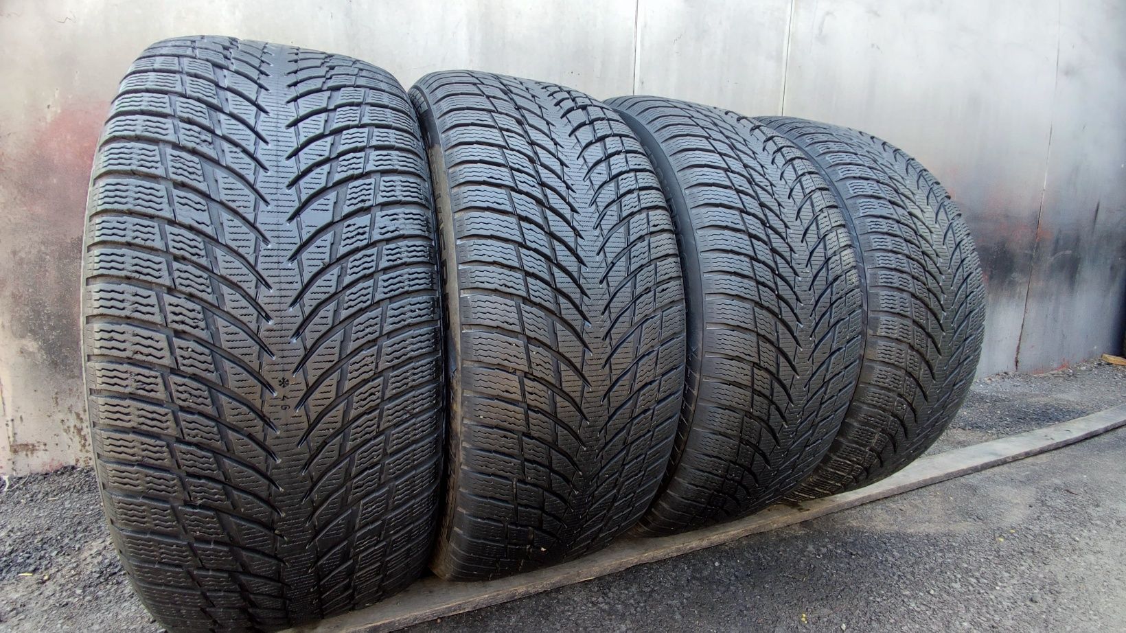 4бр. зимни гуми 245/45/19 Nokian WR Snowproof P
dot22
7/7.2mm
Добро съ