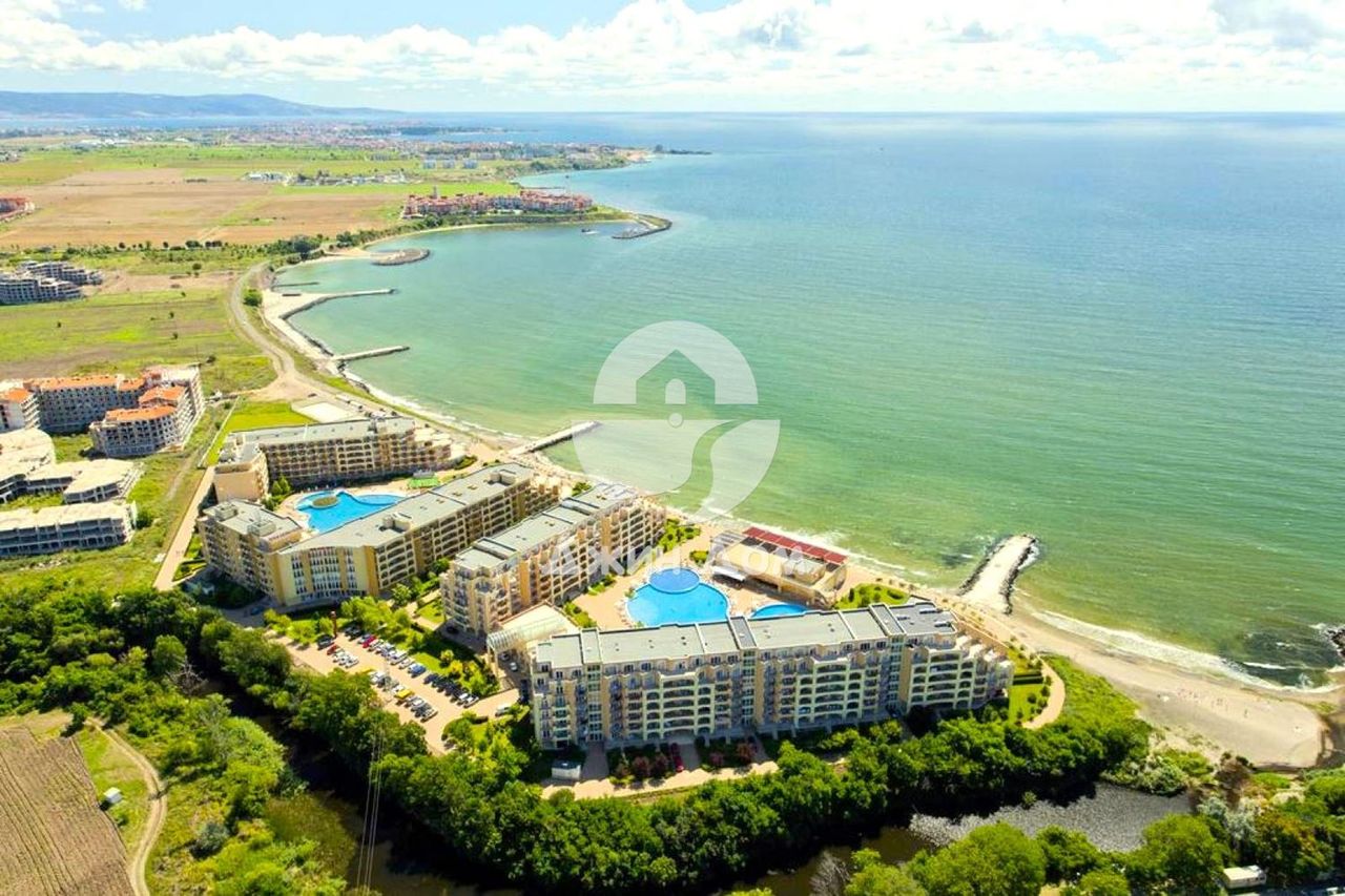 Продава се Едностаен апартамент в Ахелой - 77 кв.м за 1065 €/кв.м - Снимка #11