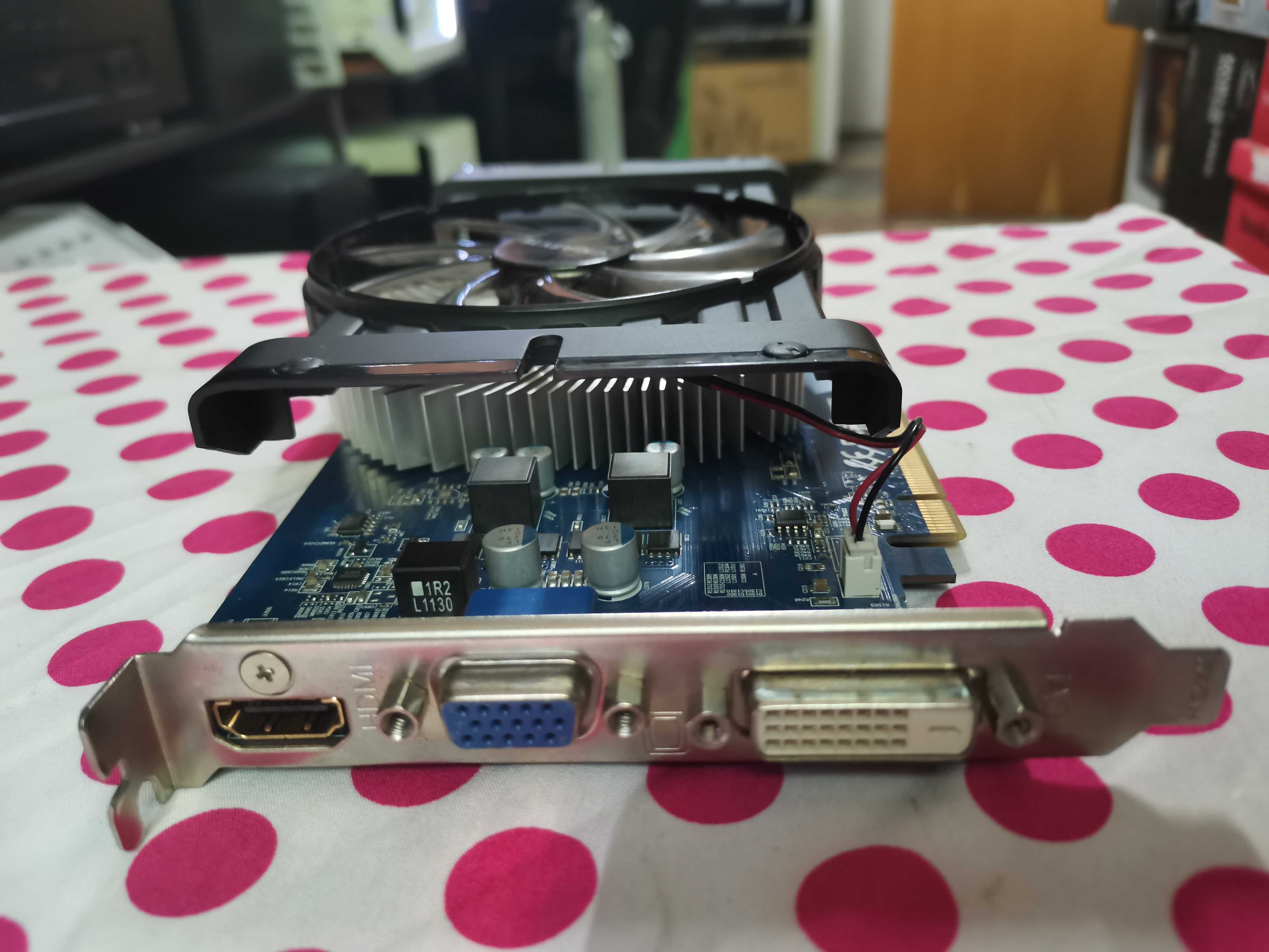 Placa video Gigabyte HD6670 1GB DDR3 128-bit.