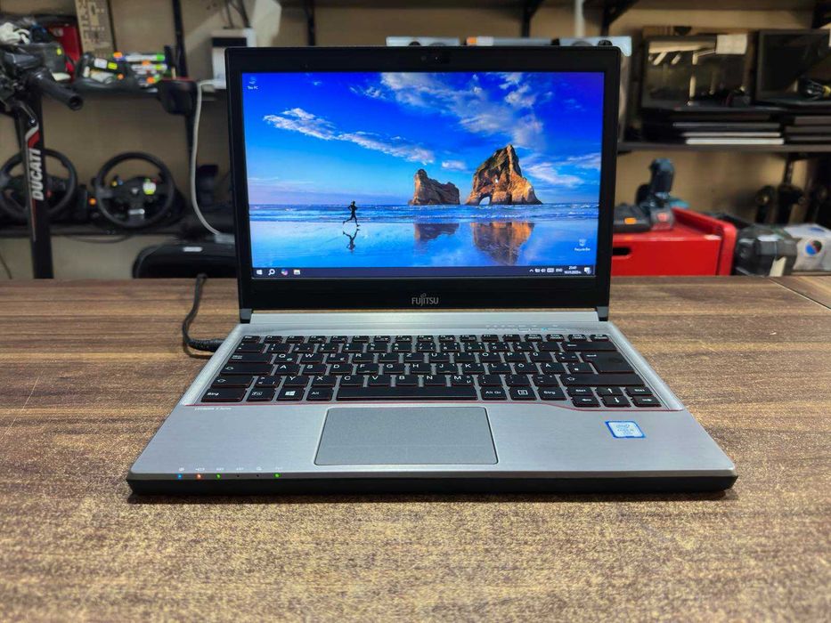 Лаптоп Fujitsu LifeBook E736, i5-6300U, 8GB RAM