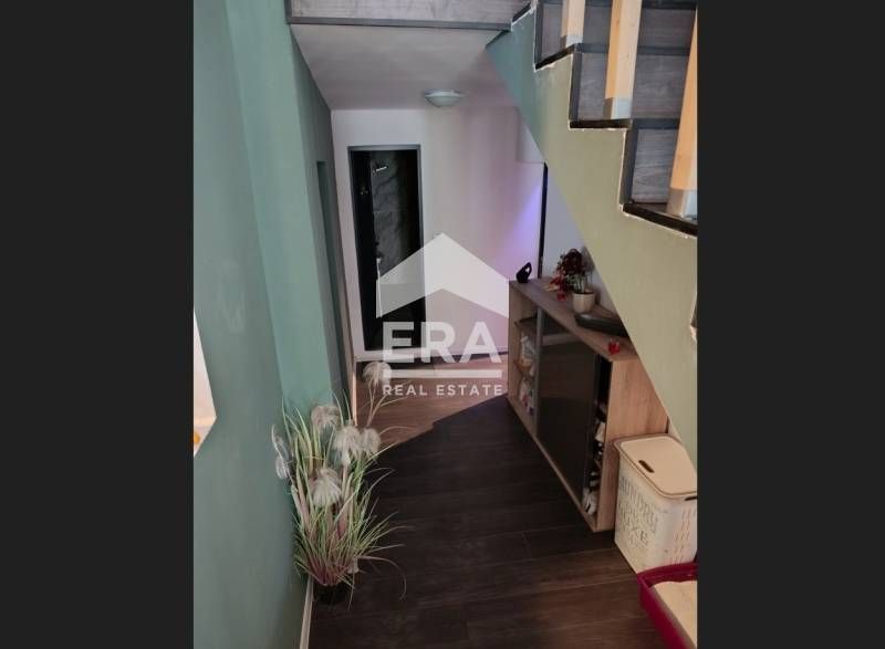 Двуетажна обзаведена къща в село Бенковски област Варна