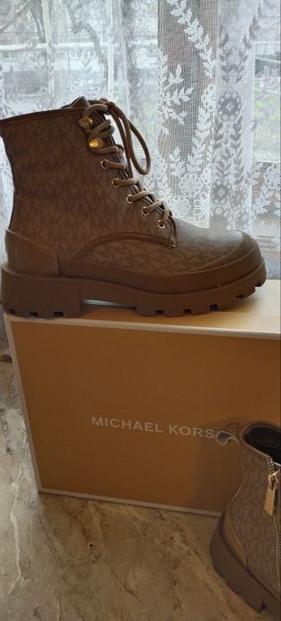 Ботинки утепленные