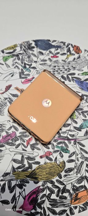 Motorola Razr 40 Ultra - в гаранция, с перфектен дизайн