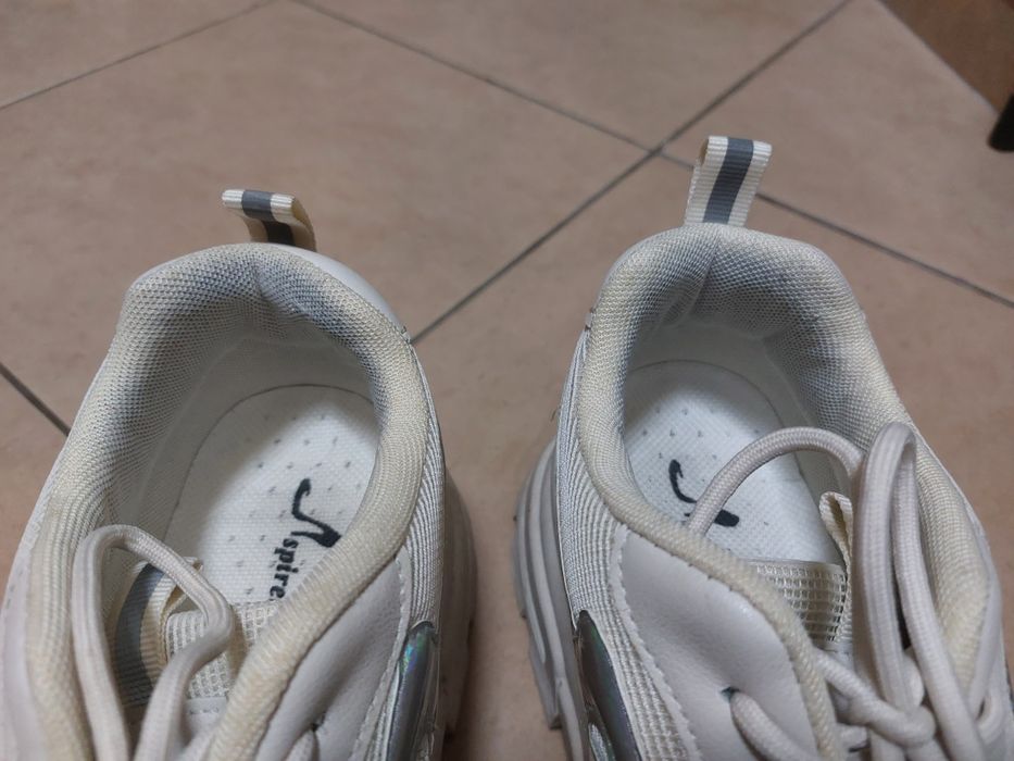 Дамски бежови високи маратонки