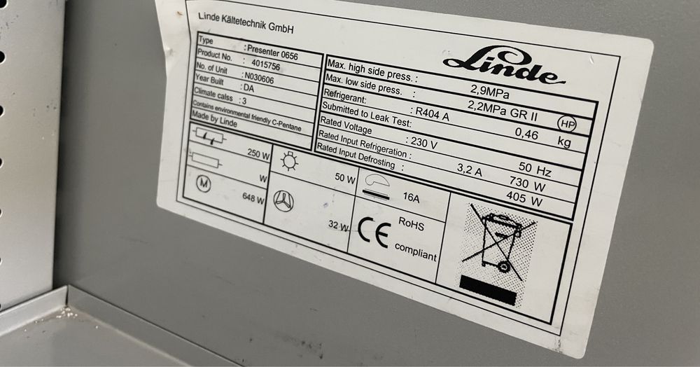 Vitrina / Frigider bauturi Redbull cu perdea aer