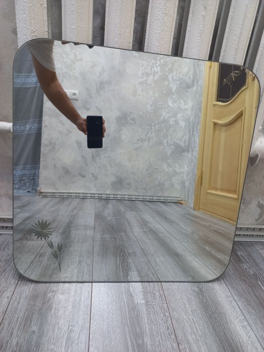 Зеркало, ойна сотилади