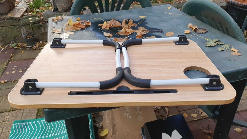 Сгъваема масичка за лаптоп с отделение за чаша