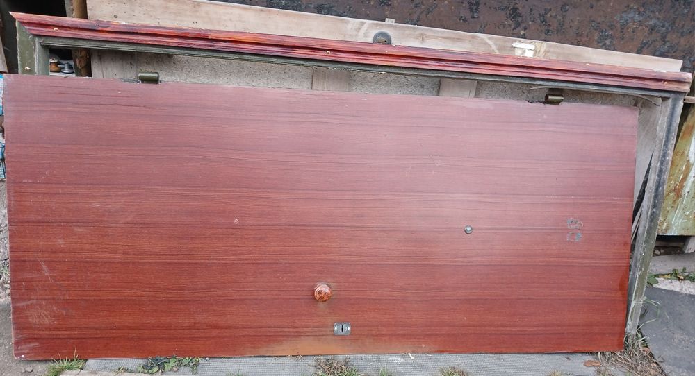 Продам входную железную дверь