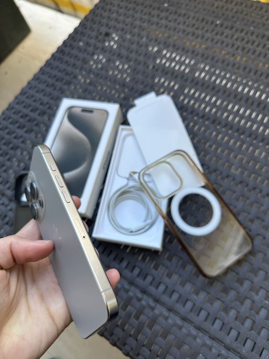 Vand iPhone 15 Pro 256GB, factura, cutie
