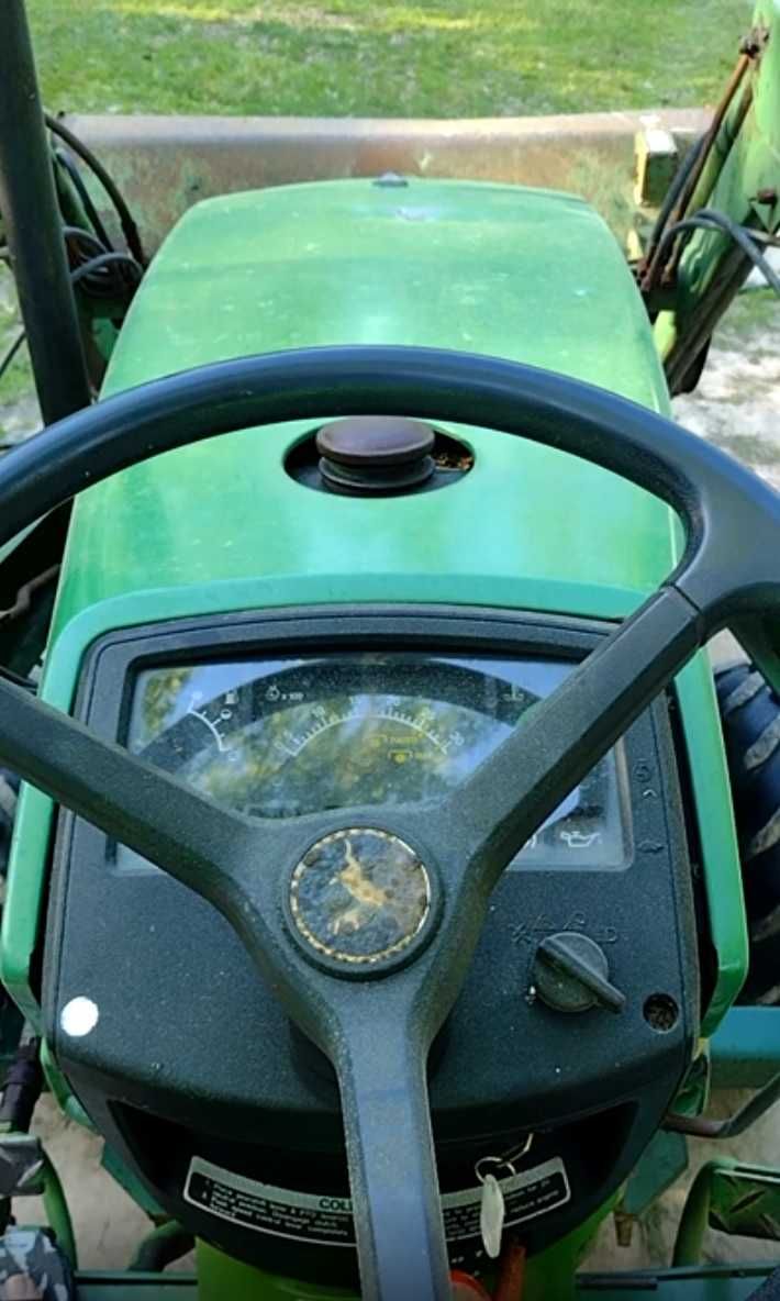Трактор John deere 770 с челен товарач Не Кубота