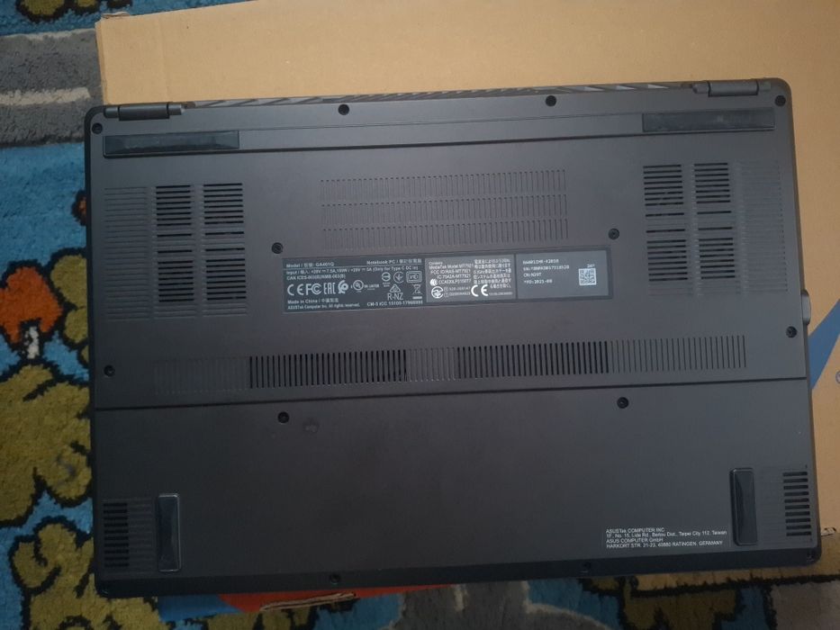 Laptop gaming + tastatura cadou (strang pt pc]