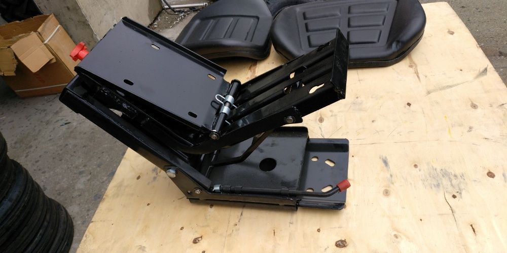 SCAUN BV57 nou de tractor prindere universala pentru u650 u445 8XYT