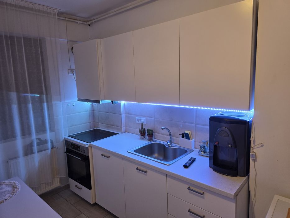 Bucătărie Ikea modulară 8 corpuri, plita si cuptor, hotă