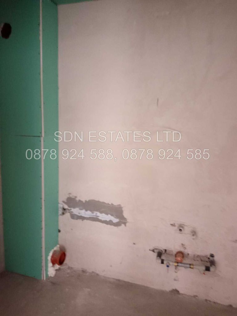 Продава се Тристаен апартамент в Казанлък - 120 кв.м за 1326 €/кв.м - Снимка #2