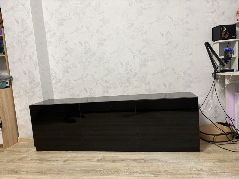 Продам тумбу под телевизор