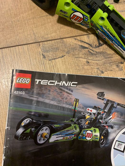 Lego Technic mașină de curse 42103