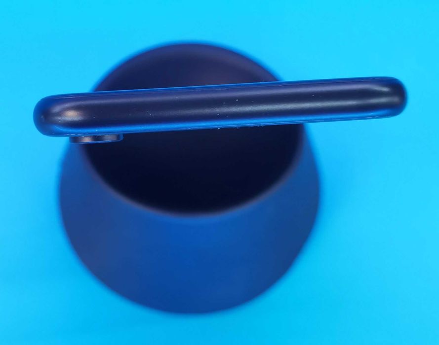 iPhone XR 64/3GB Black + 3 кейса