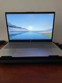 Vand Laptop HP 15 Ryzen 5 7520u Windows 11 Pro cu licenta