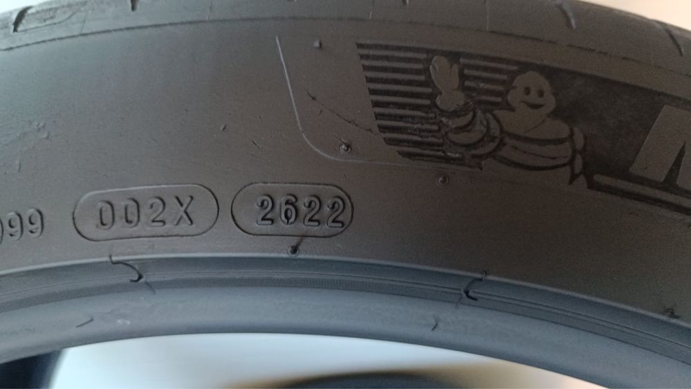 2бр летни гуми 325/35/ZR23/Michelin pilot sport4s/dot2622/5.5мм грайфе