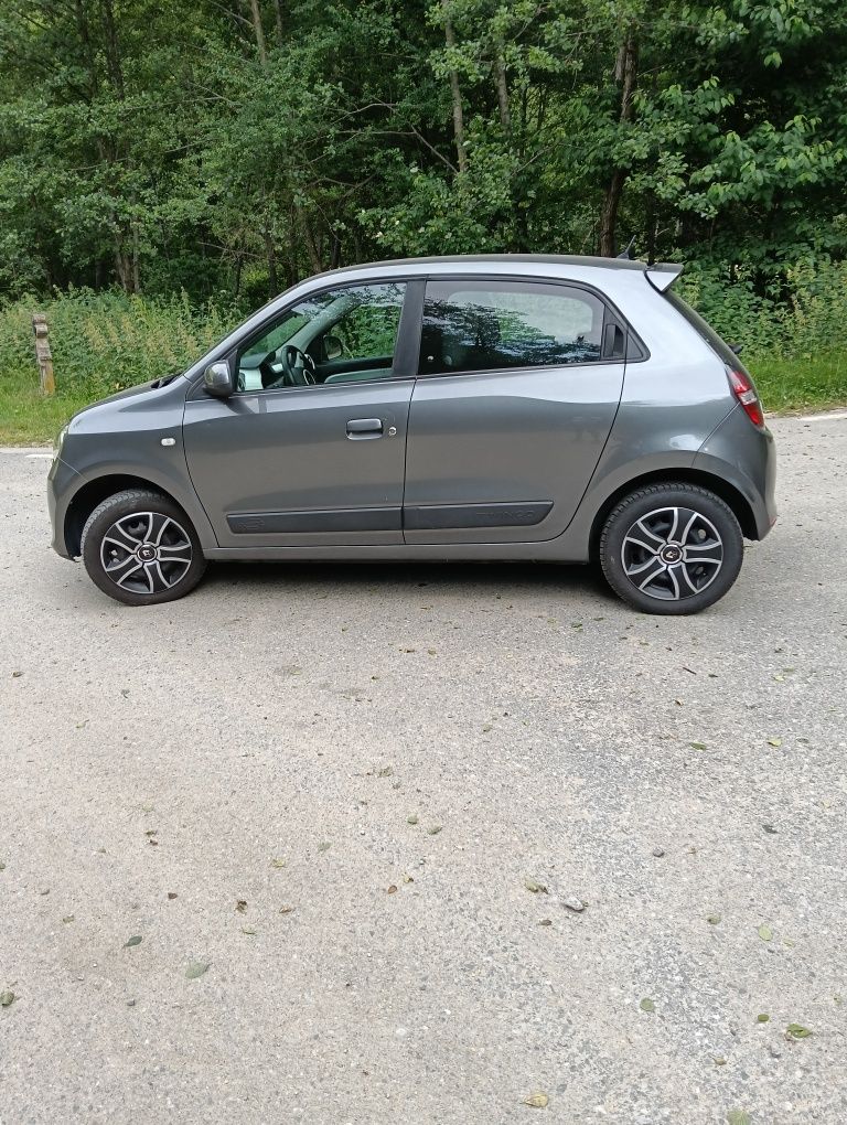 Vând Renault Twingo 2018 recent adus 1.0 benzina.