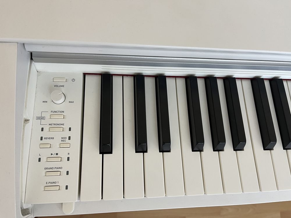 Продается Цифровое пианино Casio PX-770