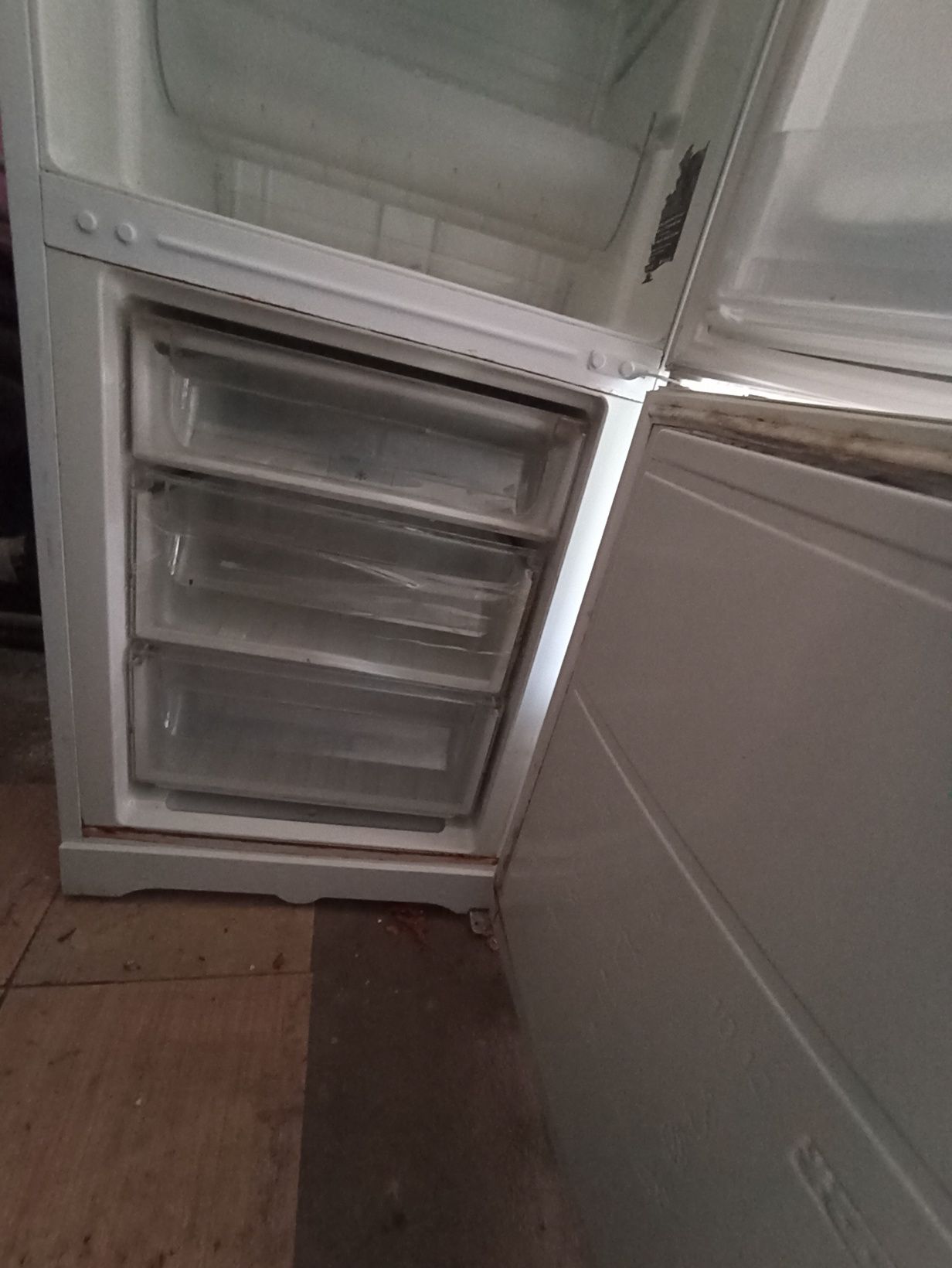 Холодильник с морозильником
