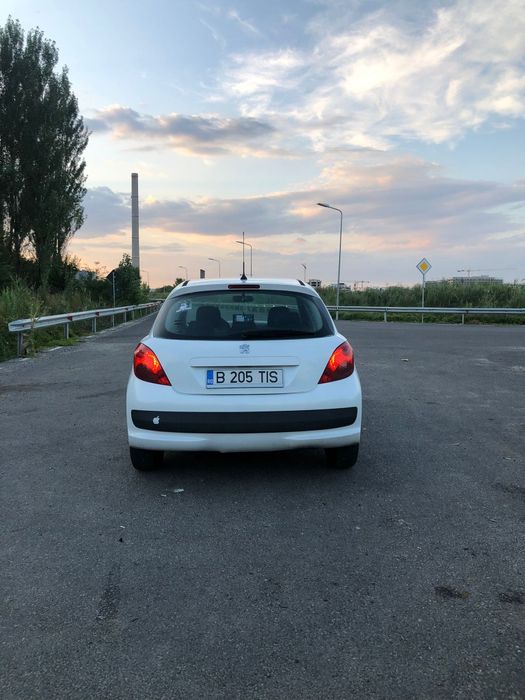 Vând Peugeot 208