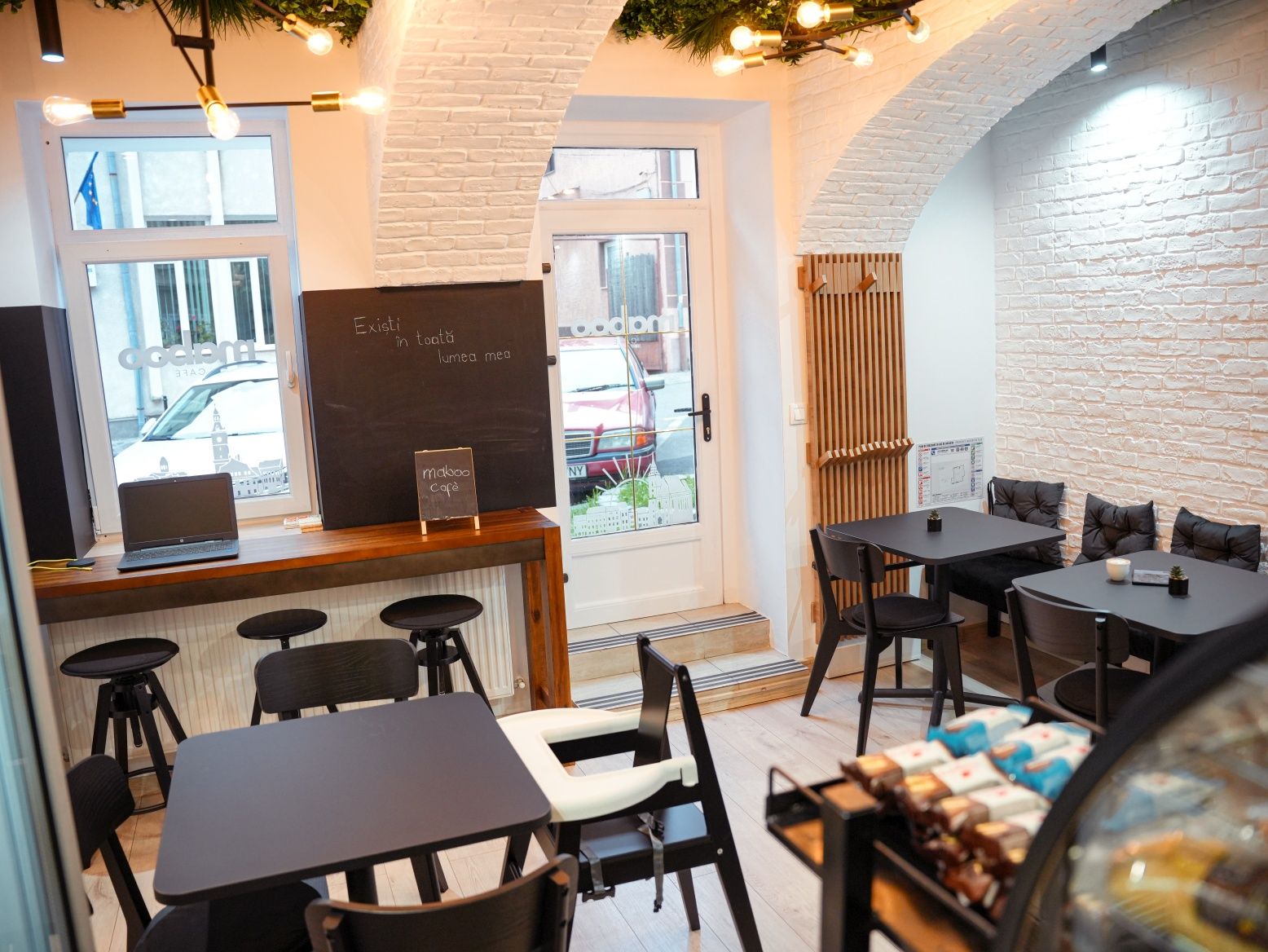 Afacere cafenea în centru Brasov - complet amenajată și funcțională