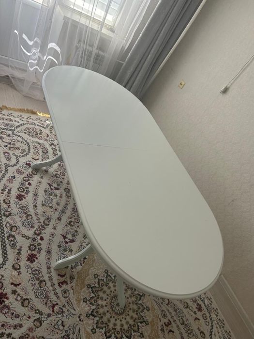 Продам деревянный обеденный стол