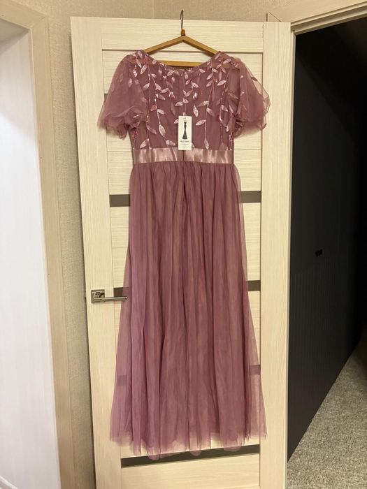 Платье новое не подошло по размеру вечерние платье стильное 46 размер