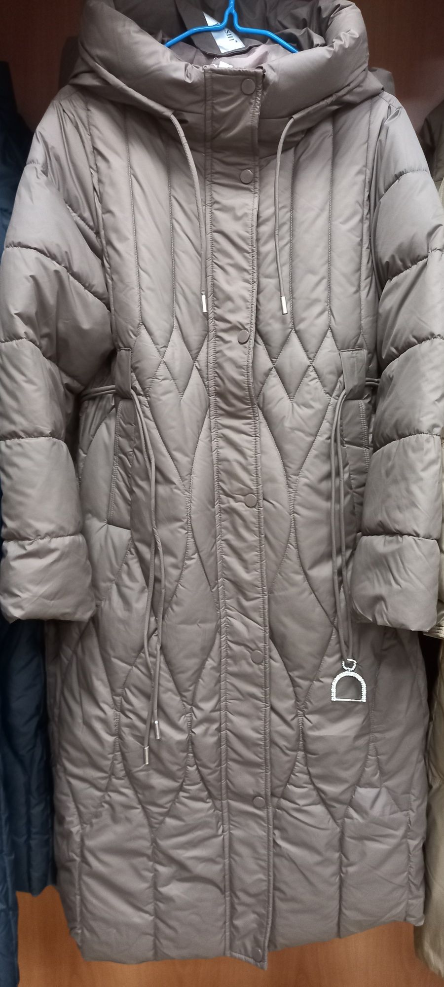 Продам новую  зим.куртку.