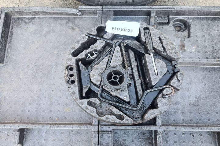 Kit pana complet cu organizator roata rezerva 5x110 205/55/16 Opel Ast