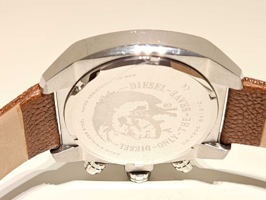 Продаван нов спортно елегантен мъжки кварц хронограф"DIESEL" DZ-4296