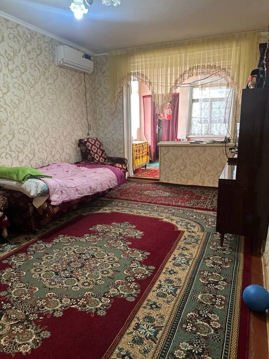 Продаётся 3х комнатная квартира в кирпичном доме на 1ом этаже.