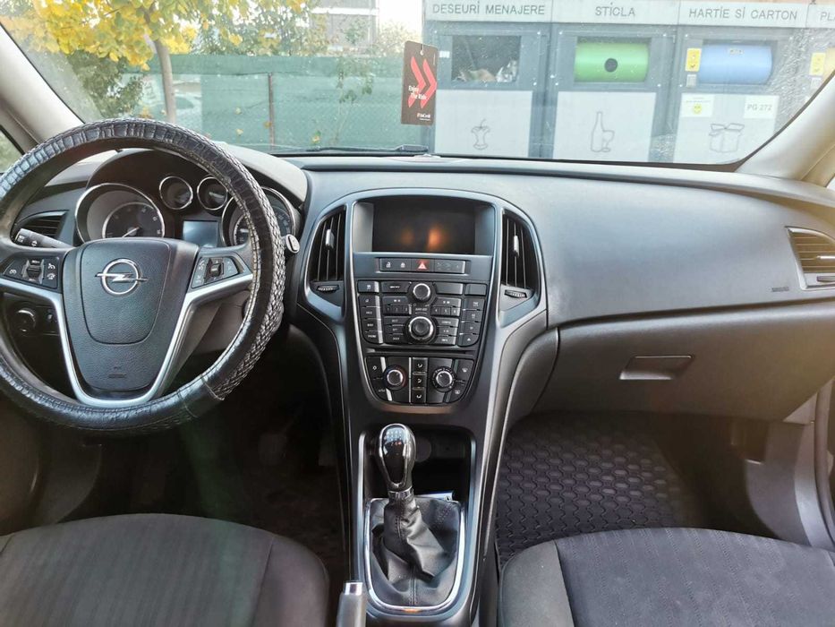 Opel Astra Sports Tourer 2015