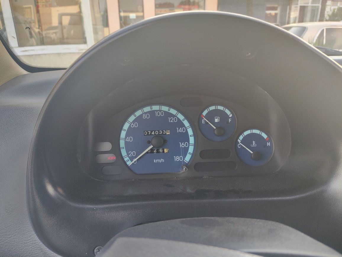 Oq matiz sotiladi