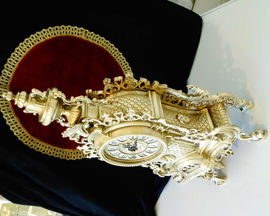 Бронзов каминен часовник 2.7 кг.,ангели,барок.