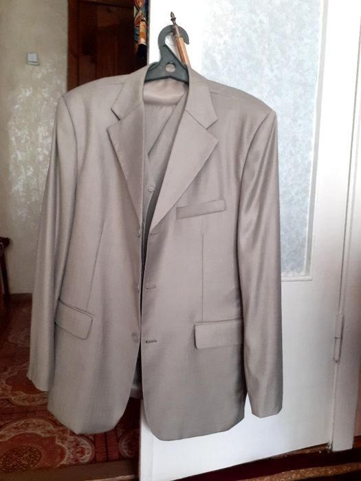 Мужской костюм-тройка.