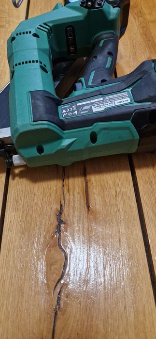 Hikoki pistol de cuie pe acumulator