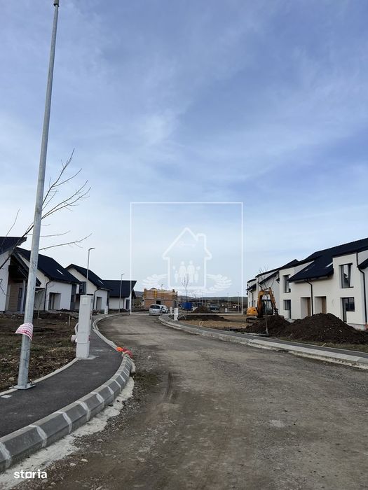 Teren cu PUZ, utilități și autorizație de construire/casă unifamilială