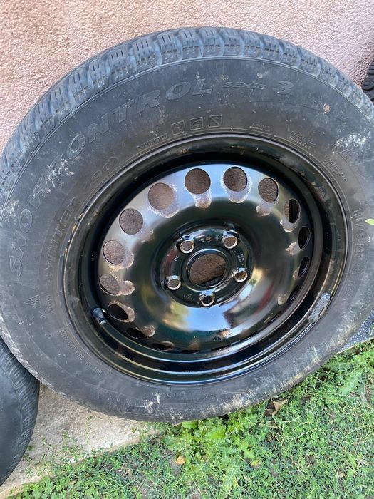 Anvelope iarna cu jante de otel R15 195/65
