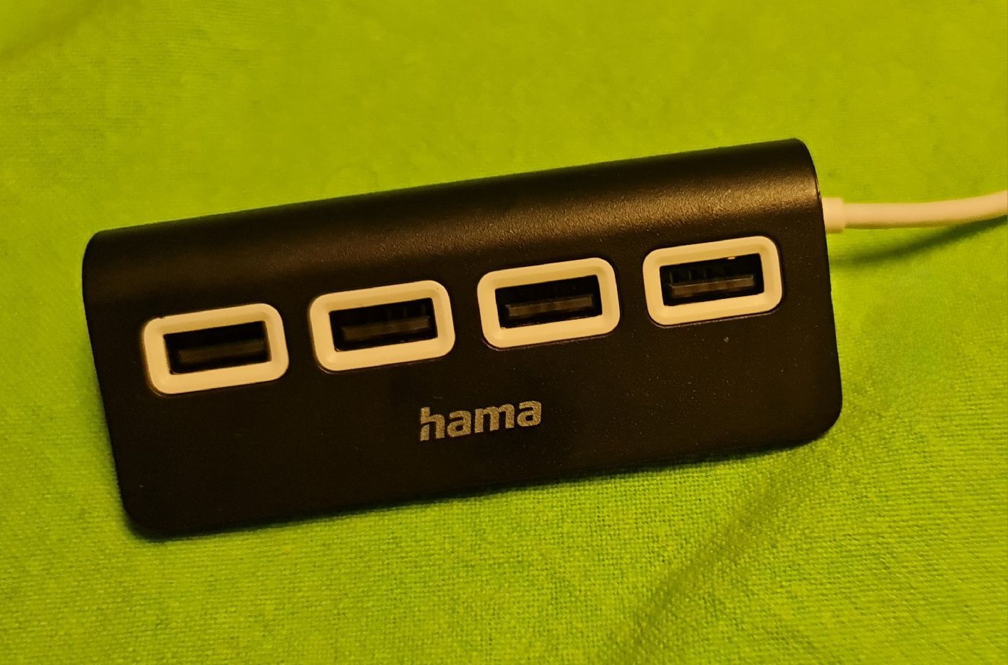 Hub USB Hama -la cutie