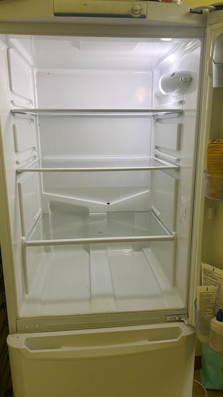 холодильник indesit 2010