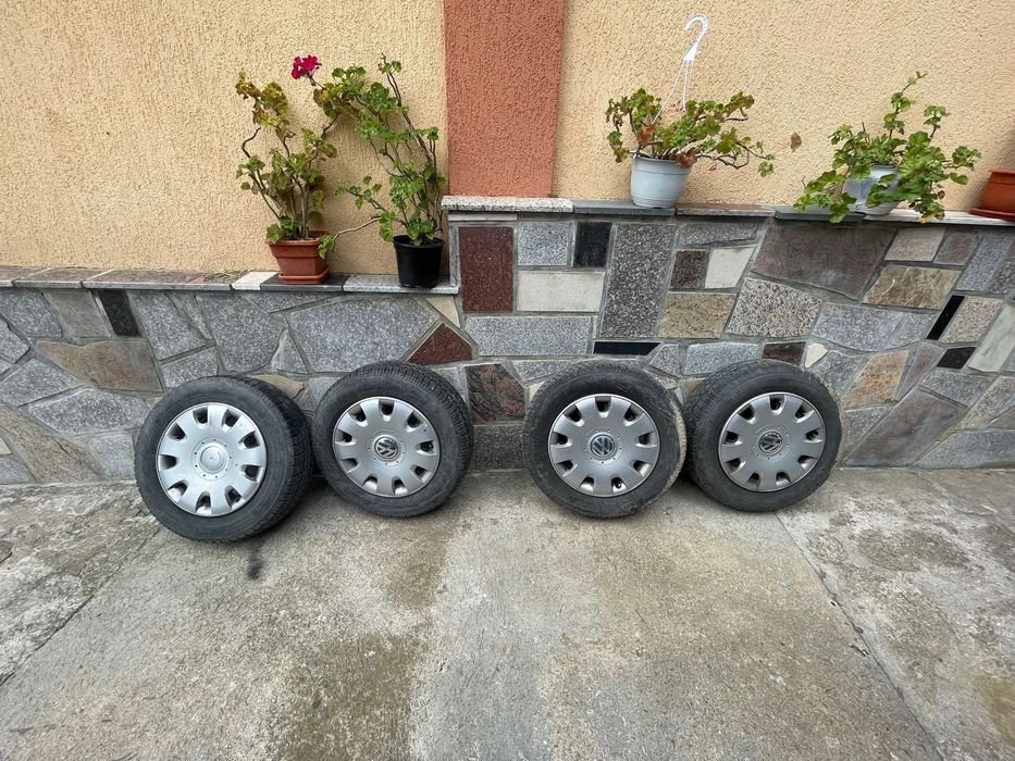 Jante pe 15 cu capace VW si anvelope iarna 195/65/R15