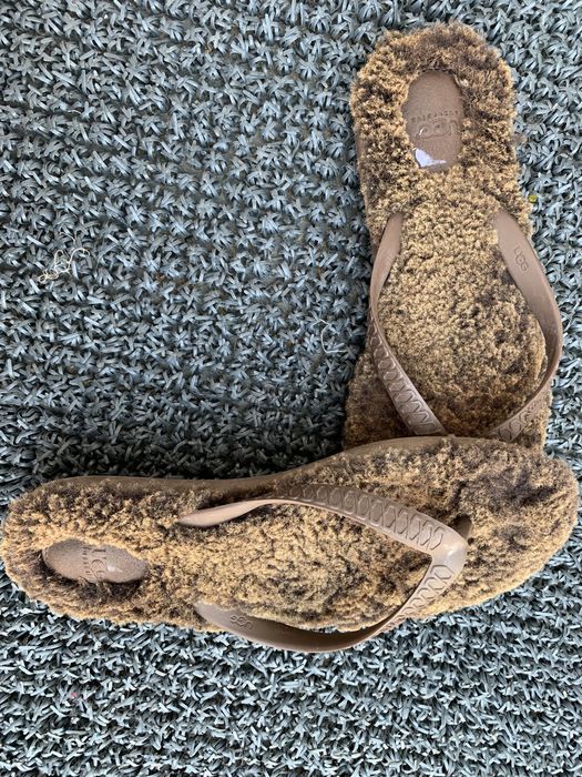 UGG slapi size 39( M6)