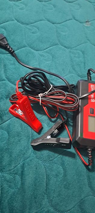 Încărcător baterie auto