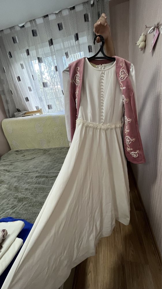 Платье с камзолом на узату