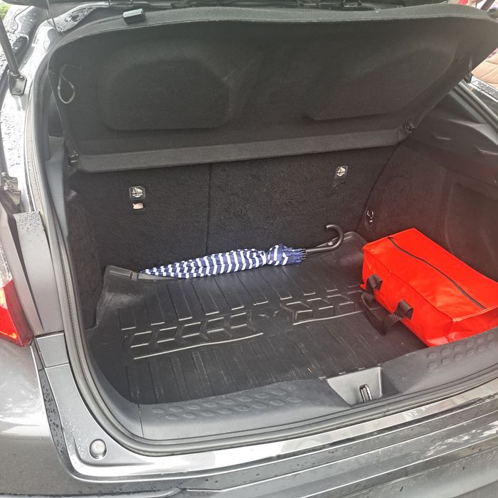 Vând Toyota C-HR hibrid